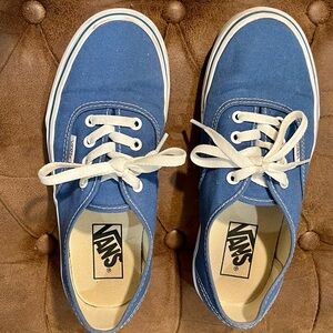 Vans classic in navy blue, women’s 7.5